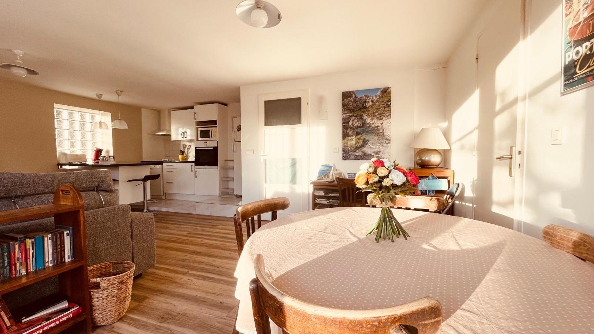 Large Private Garden, Quiet 2-Bedroom Apartment, Air Conditioning, Wifi, Parking Cassis Luaran gambar